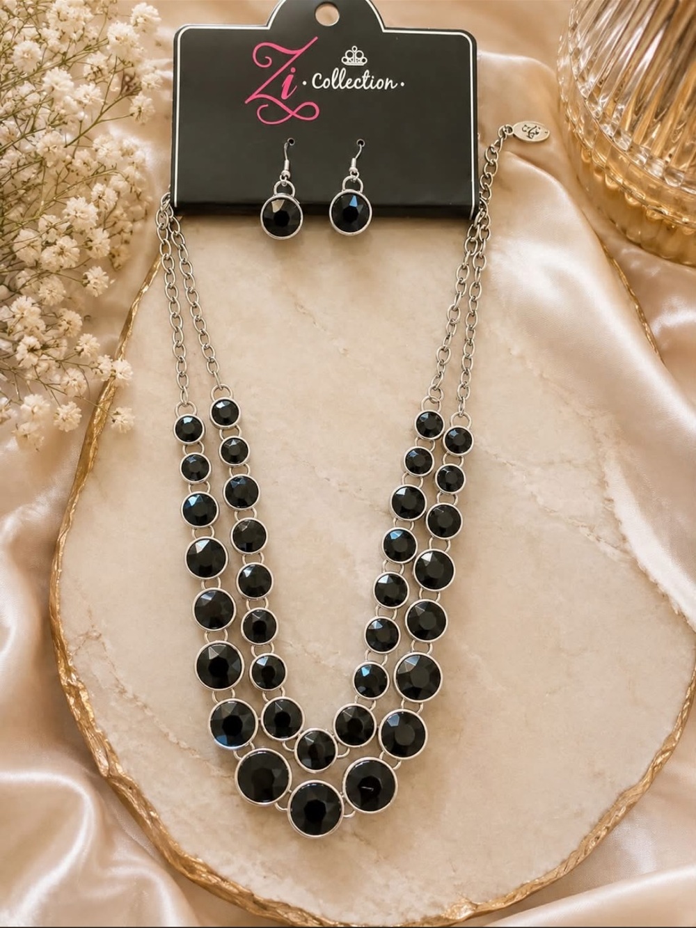 Zi Necklace & Earrings (Iconic)